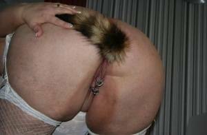 Fat UK woman Lexie Cummings shows her pierced cunt while sporting a butt plug - Britain on myfans.pics