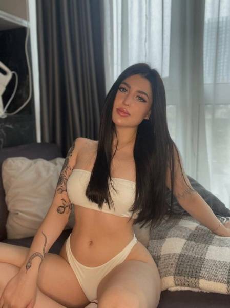 Hot onlyfans model Honey Bunny looks great on myfans.pics