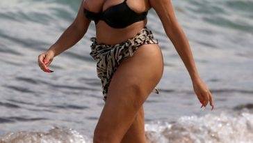 Afida Turner Flashes Her Nude Boobs in a Bikini in Miami Beach on myfans.pics