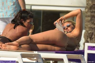 Leaked Danielle Armstrong Sunbathing In Sexy Yellow And Thong Leopard Bikini on myfans.pics