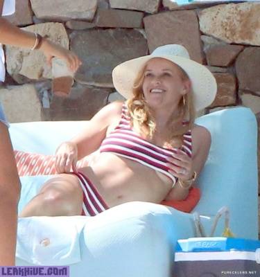  Celebrity Actress Reese Witherspoon Underboobs And Bikini Pictures on myfans.pics