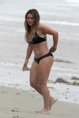 Hilary Duff Beach Bikini Set Leaked - Usa on myfans.pics