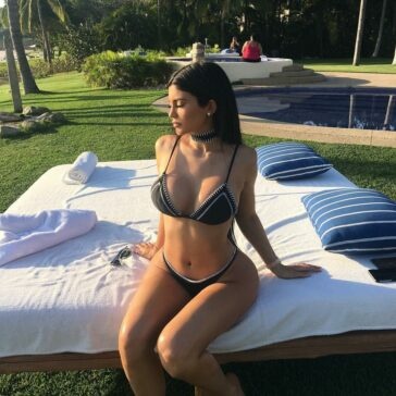 Kylie Jenner Thong Bikini Pool Candid Set Leaked - Usa on myfans.pics
