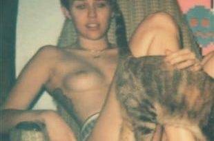 Miley Cyrus Topless Again In V Magazine on myfans.pics