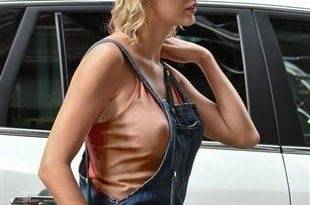 Taylor Swift Out Showing Off Her Puffy Nip And Tight Ass on myfans.pics