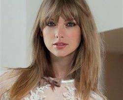 Taylor Swift In A See Thru Dress With No Bra on myfans.pics