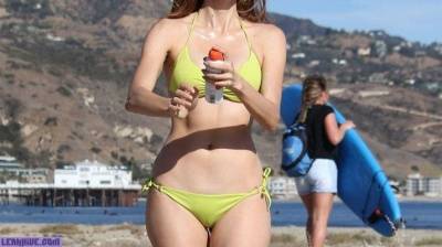 Blanca Blanco showing cameltoe in a bikini on the beach on myfans.pics