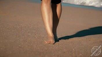 Lara tinelli naked feet in public xxx video on myfans.pics