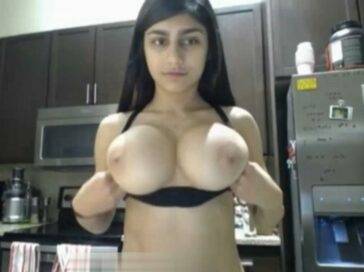 Mia Khalifa Tit Flash Cooking Onlyfans Video Leaked - Usa on myfans.pics