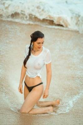Piper Blush Wet T-shirt on myfans.pics