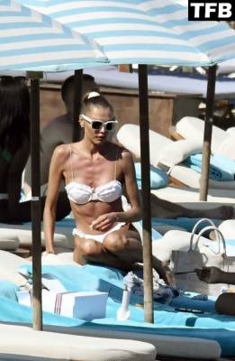 Alina Baikova Shows Off Her Sexy Figure on Holiday in Greece - Greece on myfans.pics