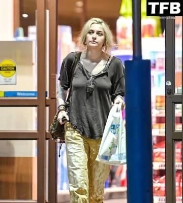 Braless Paris Jackson is Spotted in Los Angeles - Los Angeles on myfans.pics