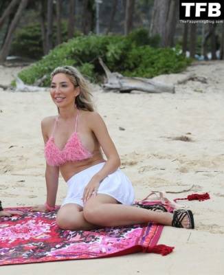 Farrah Abraham Enjoys a Day on the Beach in Hawaii on myfans.pics