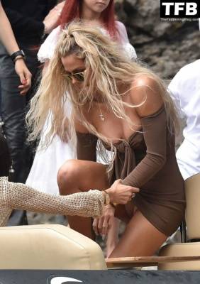 Khloe Kardashian Displays Her Tits and Panties in Portofino on myfans.pics