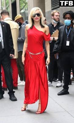 Miley Cyrus Looks Hot in Red as She Attends the 2022 NBCUniversal Upfront in New York - New York on myfans.pics