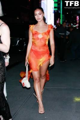 Cindy Kimberly Flashes Her Nude Tits as She Leaves the Sports Illustrated Swimsuit Issue Launch Party on myfans.pics