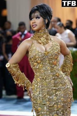 Cardi B Shows Off Her Huge Boobs in a Golden Dress at The 2022 Met Gala in NYC on myfans.pics