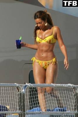Beyonce Flaunts Her Sexy Curves in a Bikini While Sunbathing on Her Yacht in Monaco on myfans.pics
