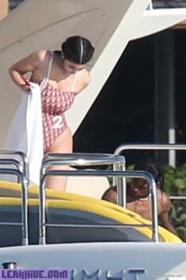 Leaked Kylie Jenner Paparazzi Swimsuit Yacht Photos on myfans.pics