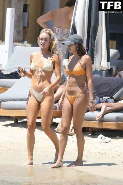 Kyra Transtrum Enjoys the Beach with Maddie Young on myfans.pics