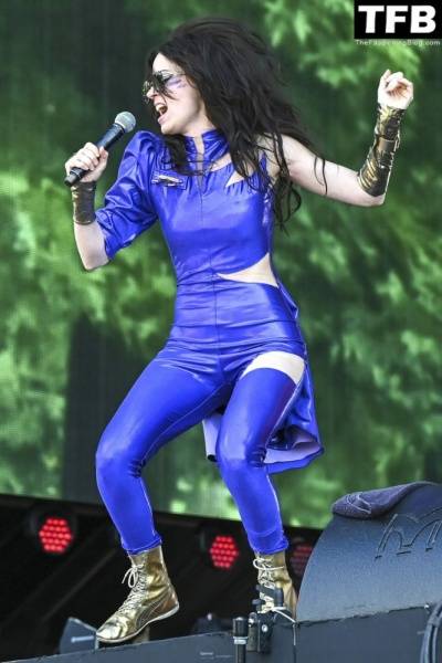 Delila Paz Performs on the Main Stage at American Express in London - Usa on myfans.pics