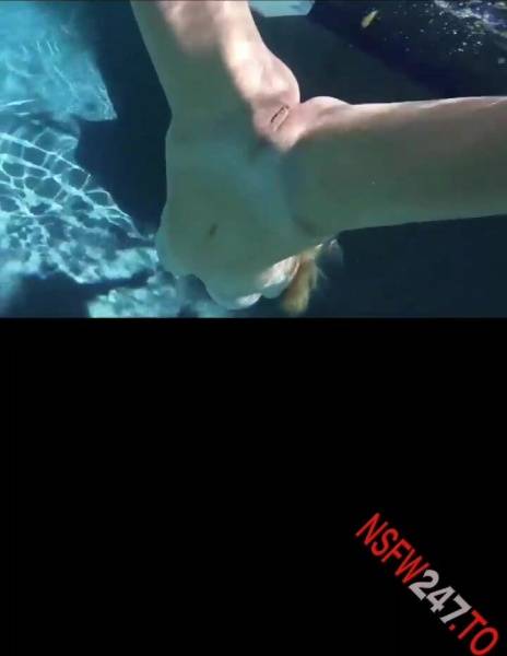 Heidi Grey swimming pool tease snapchat premium 2020/04/27 on myfans.pics