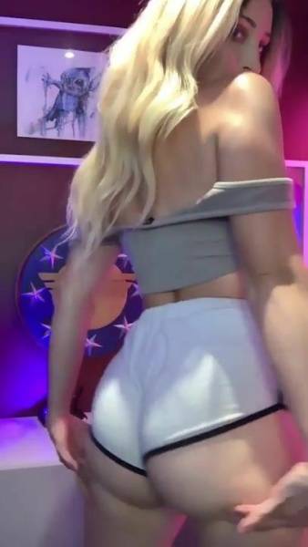 Holly Wolf Gamer Booty Shake Porn Video  on myfans.pics