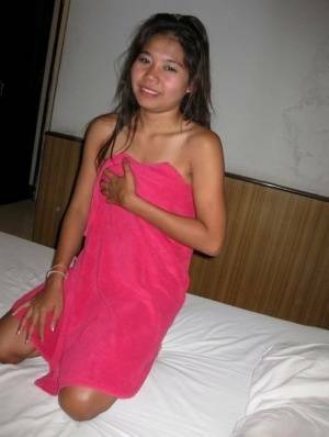 Petite Thai girl washes up her shaved pussy after bareback sex with a tourist - Thailand on myfans.pics