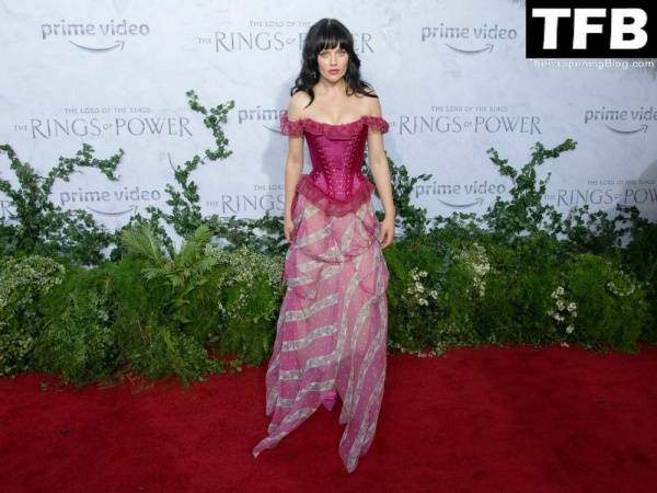 Markella Kavenagh Flaunts Her Cleavage at the Premiere of 1CThe Lord of the Rings: The Rings of Power 1D in LA on myfans.pics