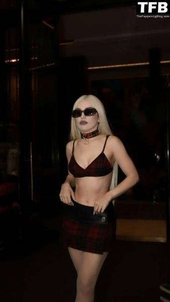 Ava Max Poses Outside of the Coach Fashion Show in New York - New York on myfans.pics