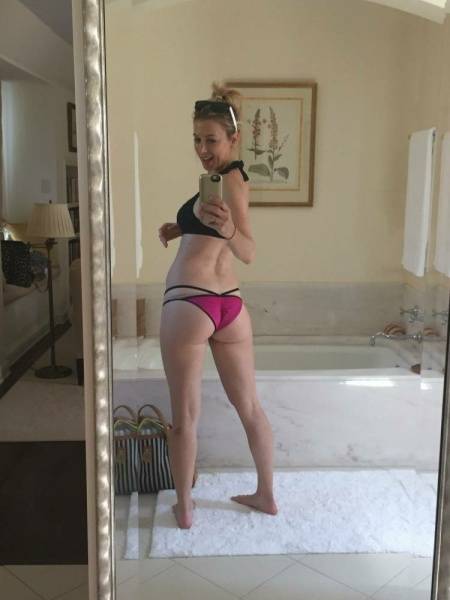 Iliza Shlesinger Sexy Bikini Selfies Set  - Usa on myfans.pics