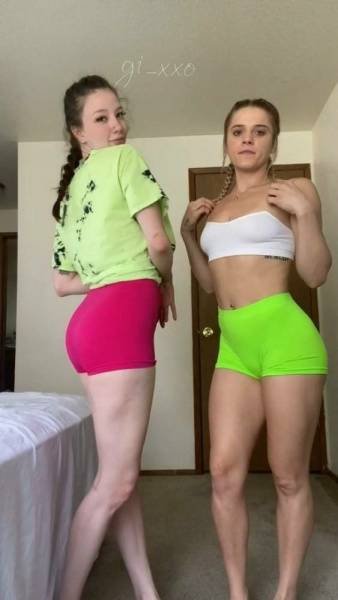 Gii_xoxo69 Lesbian TikTok Challenge Onlyfans Video Leaked on myfans.pics