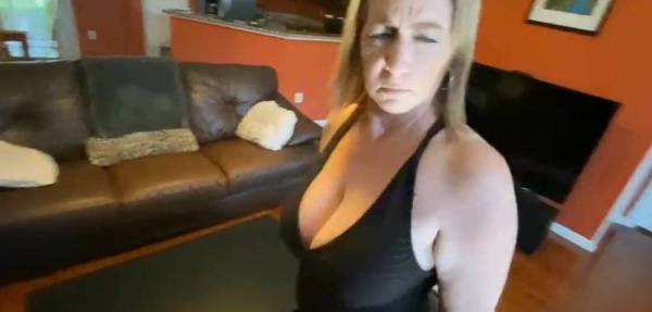 Ditzy Stepmom Gets Workout Tips From Stepson - Danni Jones on myfans.pics