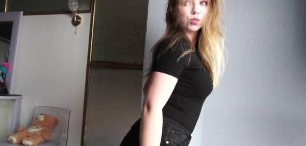 Russian cutie sent a video to boyfriend to LEVEL UP mood! - Russia on myfans.pics