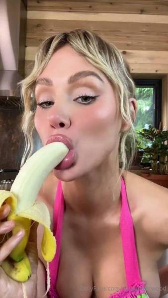 Sara Jean Underwood Banana Blowjob OnlyFans Video Leaked on myfans.pics