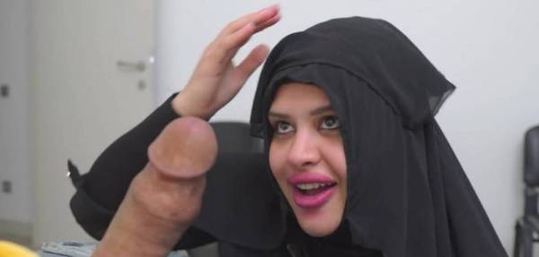This Muslim woman is SHOCKED !!! I take out my cock in Hospital waiting room. on myfans.pics