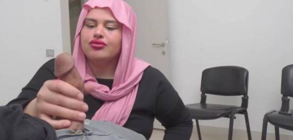 Married Hijab Woman caught me jerking off in Public waiting room. on myfans.pics